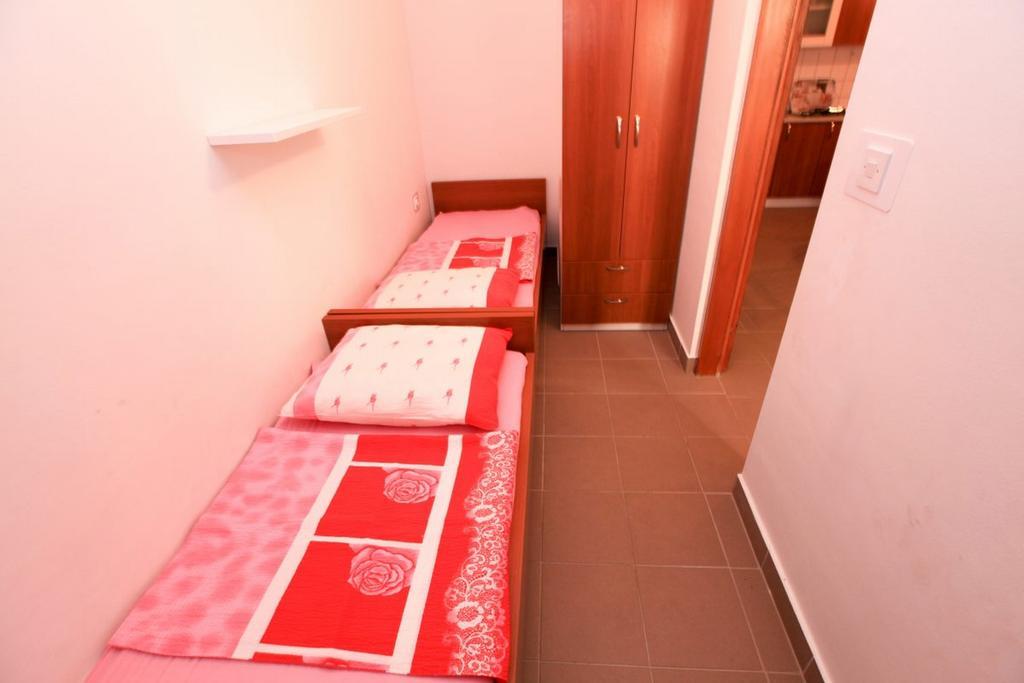 Apartments Franc Povljana Room photo