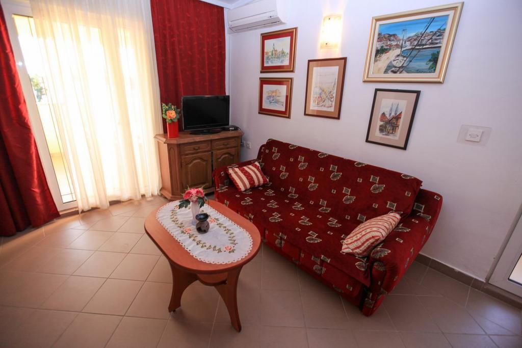 Apartments Franc Povljana Room photo