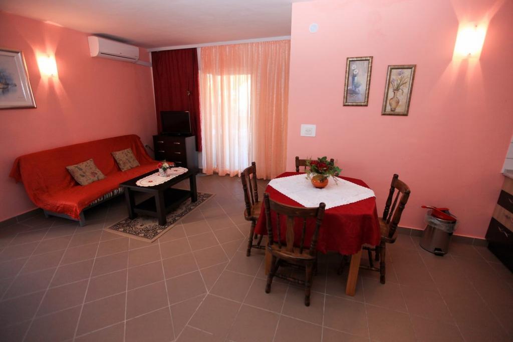 Apartments Franc Povljana Room photo